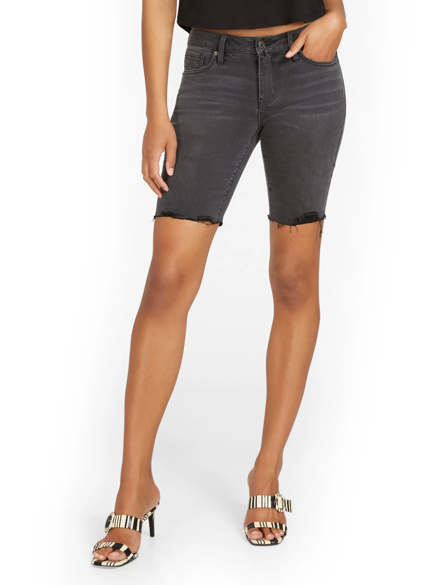 Lexi Mid-Rise 9-Inch Short - Black